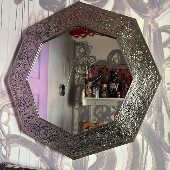 Vintage Mexican Tin Mirror Handcrafted - Hammered Hexagon - Picture 9 of 12